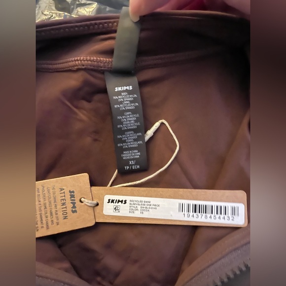 Skims recycled swim sleeveless one-piece cocoa xs - Picture 11 of 12